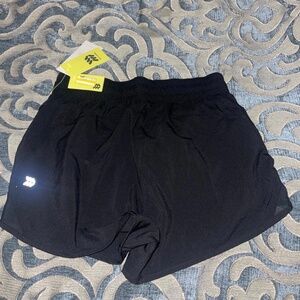 NWT Women’s All in Motion Mid Rise Shorts - size XS (4/5)